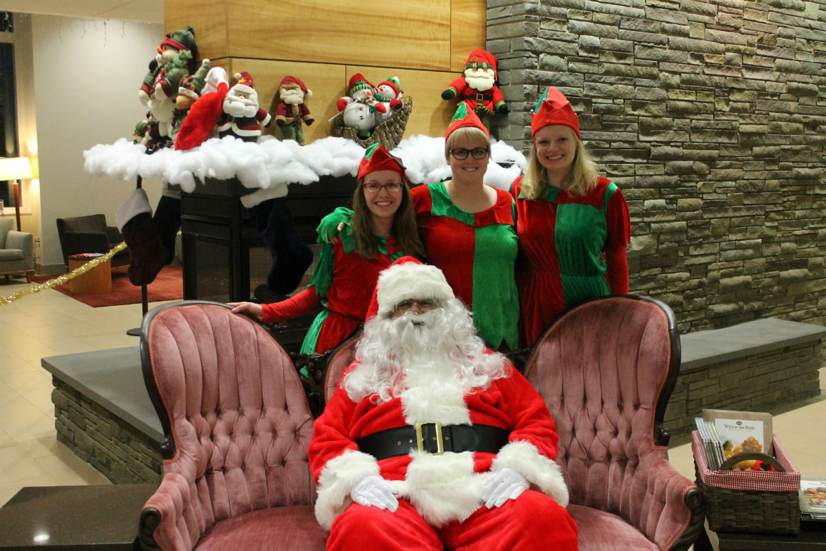 Valparaiso University Gets into the Spirit With Their Jingle Jog and Tree Lighting