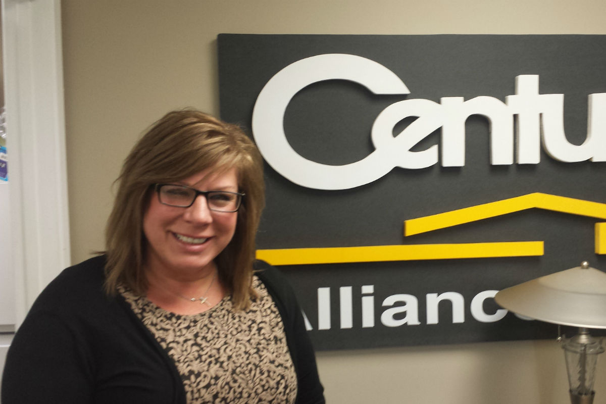 The Business of Helping Others: An Interview with Century 21 Alliance Group’s Roxanne Chayhitz