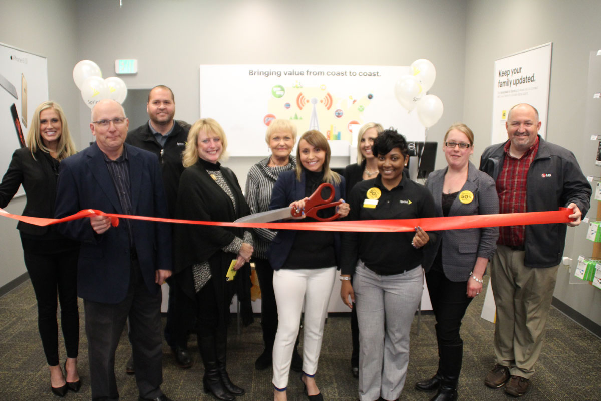 Tri-Corp Wireless Cuts Ribbon At Newest Location In Crown Point