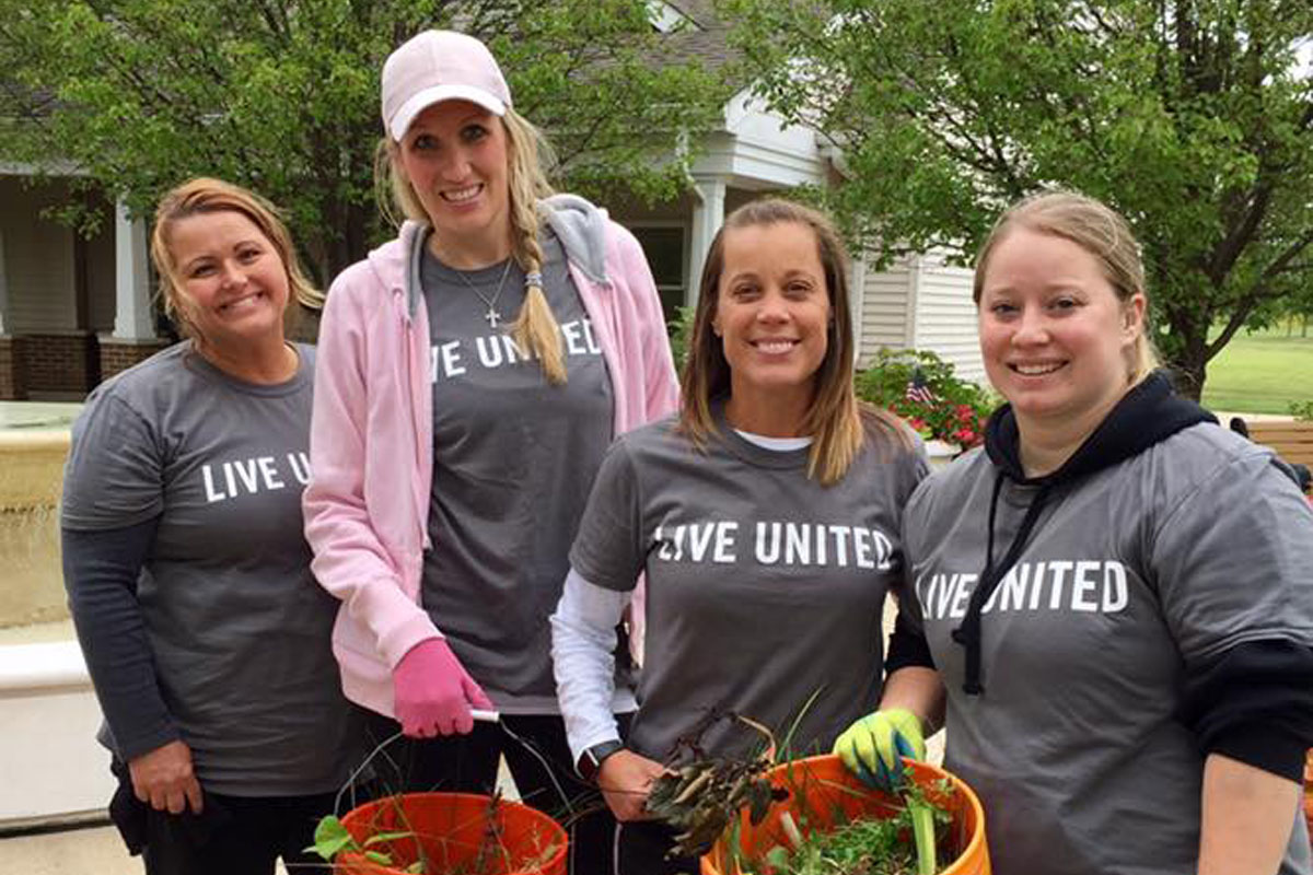 McAfee Animal Hospital Staff Gives Back to VNA for United Day of Caring