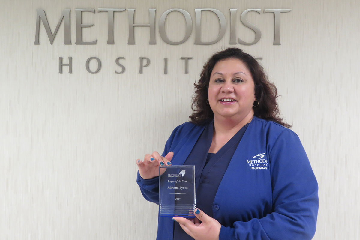 Comprehensive Pharmacy Services Names Adriana Lyons the 2017 Buyer of the Year  For Hospital Pharmacy Leadership