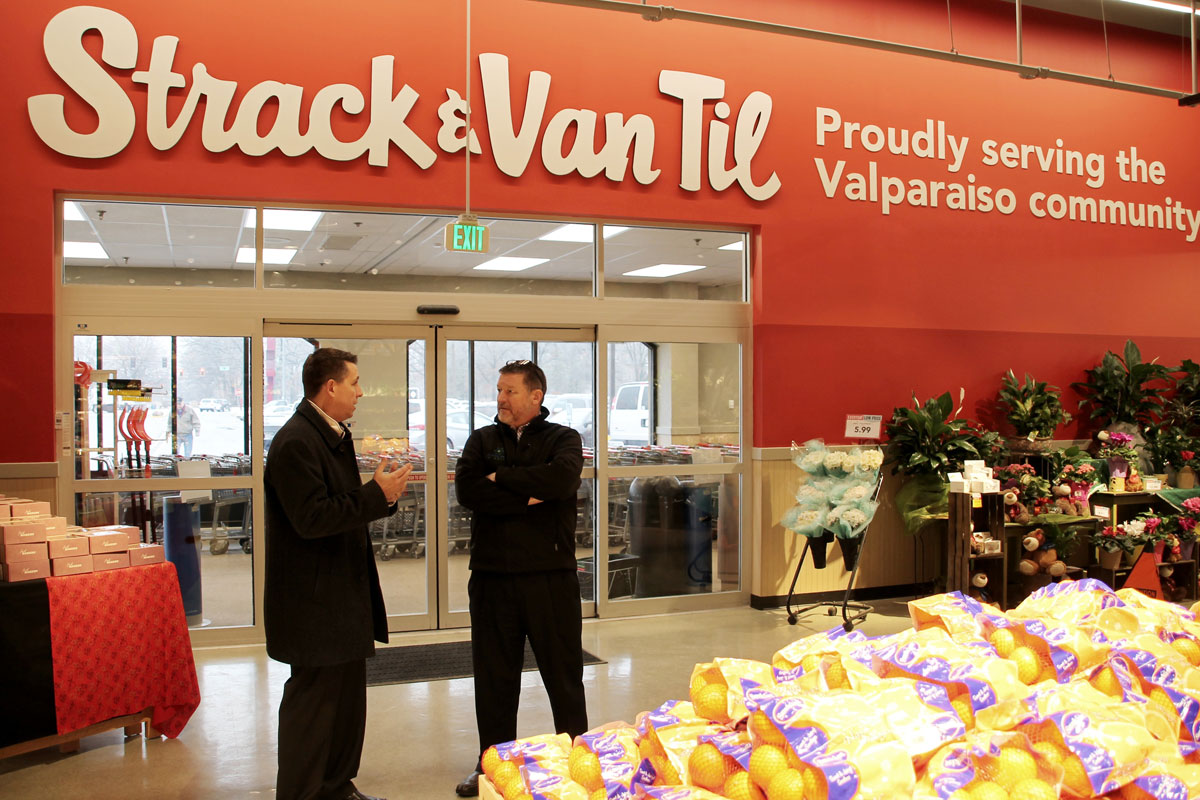Strack & Van Til Celebrates Grand Re-Opening of South Valparaiso Store